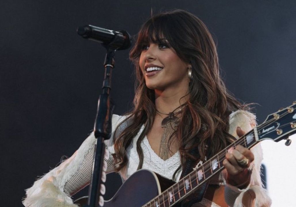 “A Voice from Heaven”: Riley Green and Ella Langley in a Never-Before-Heard Duet. A Song That Reunites Them Beyond Time. Music history has just witnessed something truly extraordinary. For the very first time, Riley Green and Ella Langley have released a long-lost private recording — a duet so raw, emotional, and hauntingly beautiful that it feels as though the two are singing to one another across the divide of life and death.