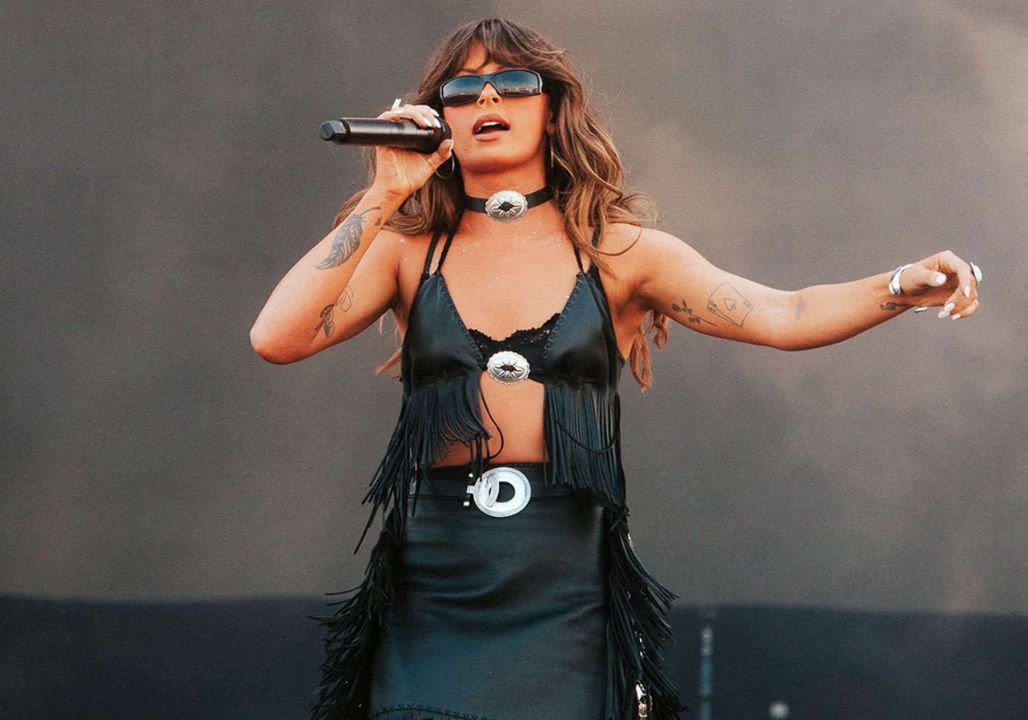 “””ELLA LANGLEY — THE VOICE THAT ARRIVED WITHOUT ASKING PERMISSION She didn’t come knocking. She came telling the truth. Ella Langley sounds like a memory you forgot you lived — raw edges, Southern grit, and a voice that doesn’t flinch. No polish-first debut. No borrowed shine. Just stories that feel pulled from real rooms, real heartbreaks, real nights when silence said more than words.”