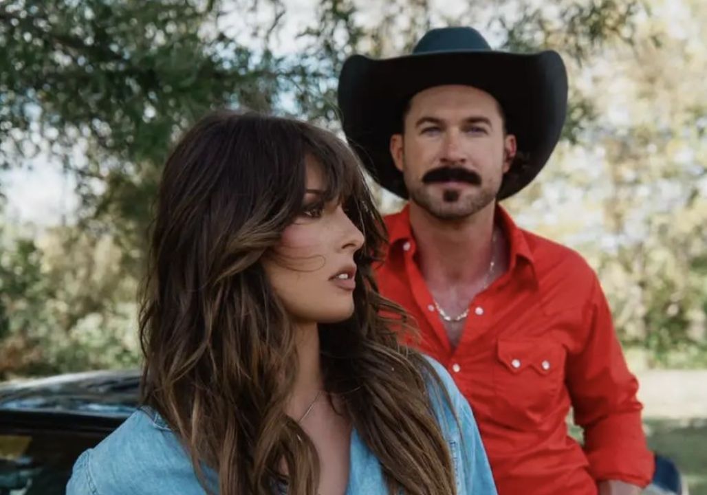 “A Voice from Beyond”: Riley Green and Ella Langley Reveal a Never-Before-Heard Duet — A Song That Brings Them Together Across Time. Music history may have just witnessed something truly remarkable. For the first time, Riley Green and Ella Langley have unveiled a long-lost private recording — a duet so intimate, emotional, and hauntingly beautiful that it feels as though they are singing to each other across the boundary between life and death.